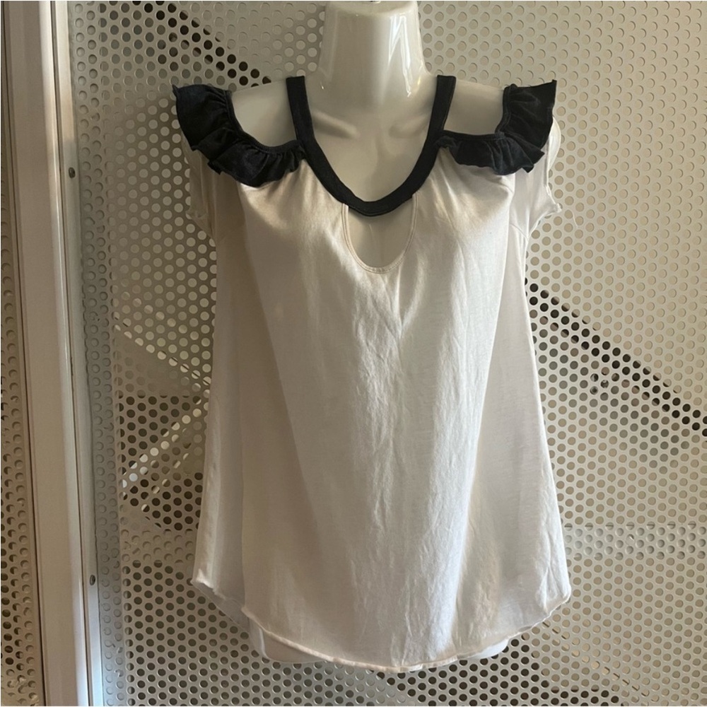 Chaser Cold Shoulder Ruffle Sleeve Top Size Medium White with Navy Trim New